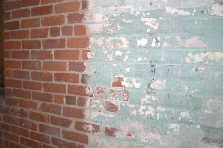 Paint removal from brickwork